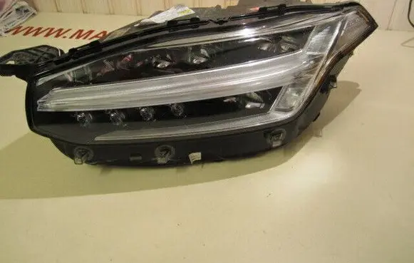 Volvo XC90 Headlight/headlamp 31353403