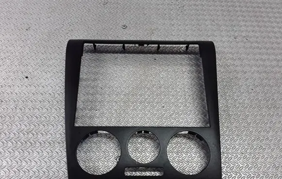Skoda Octavia Mk1 (1U) Radio/GPS head unit trim 1U2863399