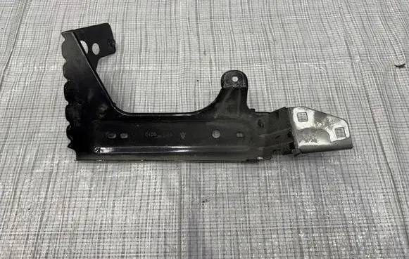 Maserati Grecale Fender mounting bracket
