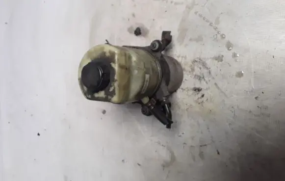 Ford Focus Power steering pump 4M513K514CA