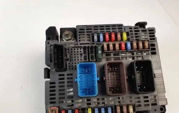 Peugeot 508 Fuse module 9674922080
