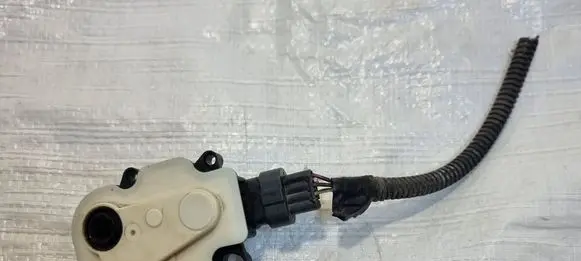 Ford Focus Air flap motor/actuator 6466R420