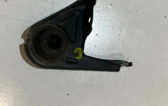 Ford Mustang VI Muffler mount bracket/holder JR335G298CA