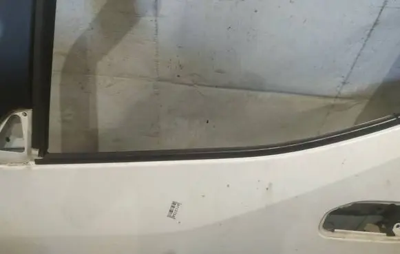 Nissan NV200 Front door glass trim molding