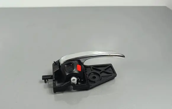Suzuki SX4 S-Cross Front door interior handle
