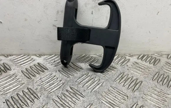 Audi A6 S6 C7 4G Tie down hook / loop 4G5867615