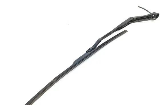 Nissan Qashqai J12 Front wiper blade arm