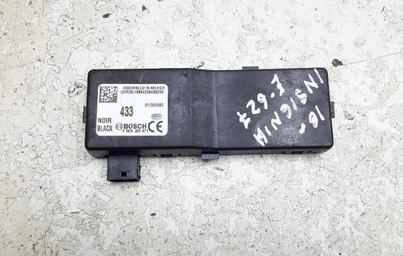 Opel Insignia A Door central lock control unit/module 13501980