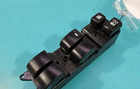 Citroen C-Crosser Electric window control switch 8608A060 IMPRK1589365