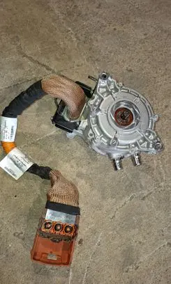 Renault Clio V Generator/alternator 320100538R
