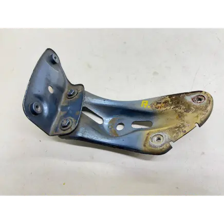 Skoda Octavia Mk2 (1Z) Fender mounting bracket 1Z0821142A