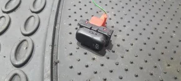 Traction control (ASR) switch