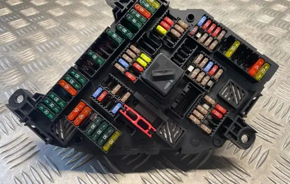 BMW 5 F10 F11 Fuse module 1670499