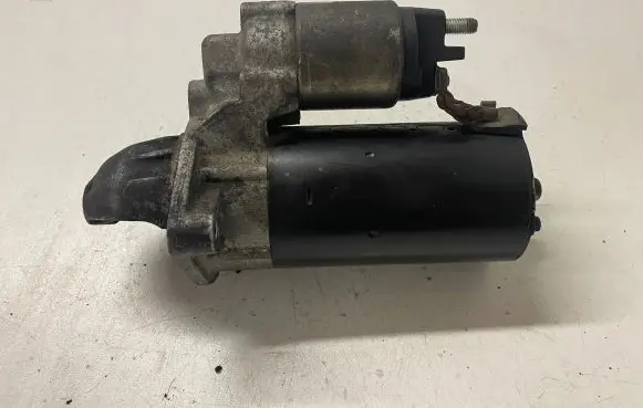 BMW 5 E60 E61 Starter motor 7796892 0001115046