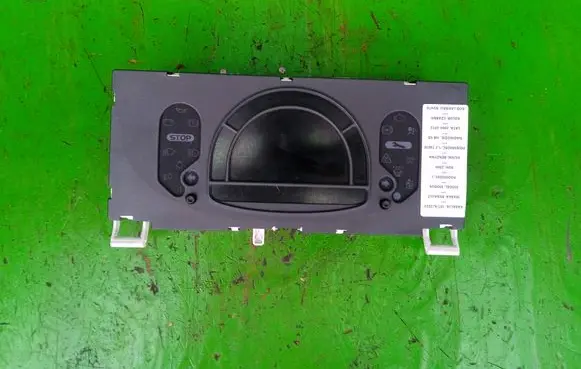 Renault Modus Speedometer (instrument cluster) 8200418021