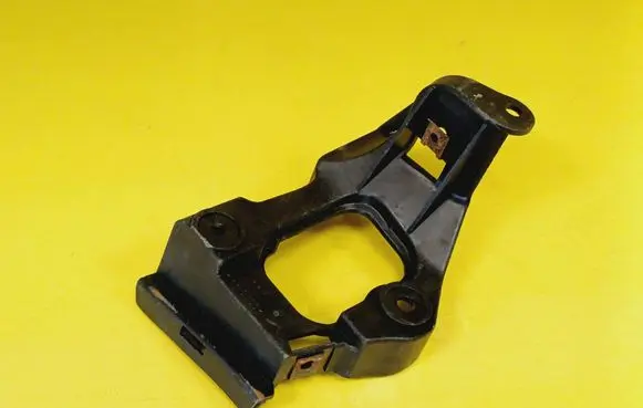 Audi A6 S6 C5 4B Front bumper mounting bracket 4B0853921A