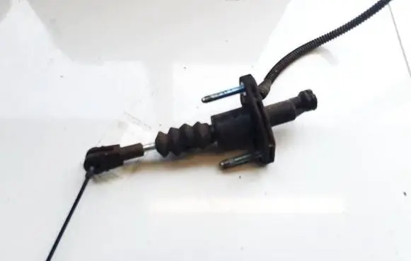 Opel Zafira A Clutch master cylinder 90581565