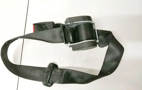 Opel Omega B2 Middle seatbelt (rear) 566345001