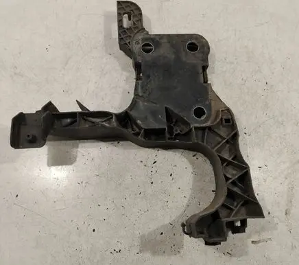 Renault Megane II Front bumper mounting bracket 8200137496