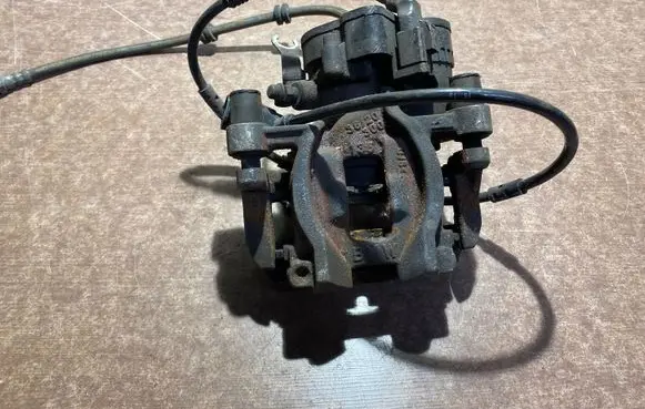 BMW X1 F48 F49 Rear brake caliper 679896105