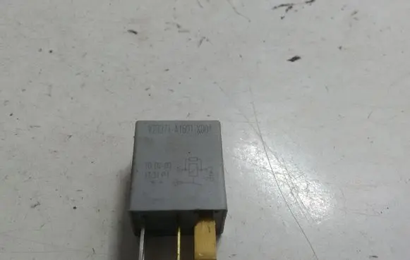 Toyota Verso Charging relay 9008087019