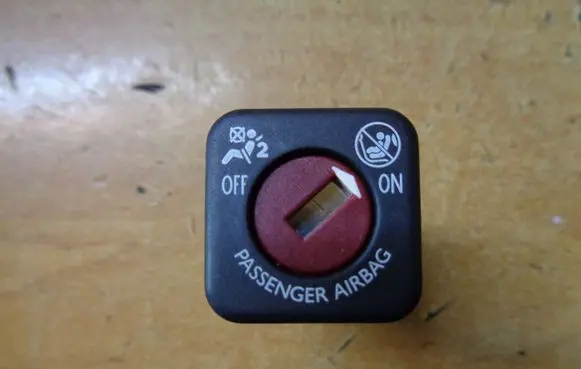 Citroen C4 Cactus Passenger airbag on/off switch 9641391277