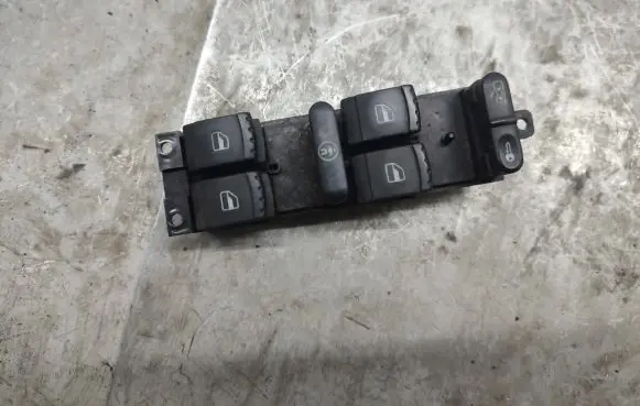 Volkswagen PASSAT B5.5 Electric window control switch 1J4959857