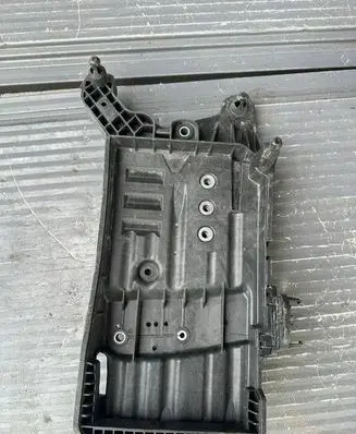 Volkswagen Tiguan Battery tray 5QF915325