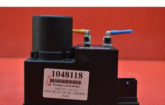 Audi A3 S3 8L Central locking vacuum pump 8L0862257E
