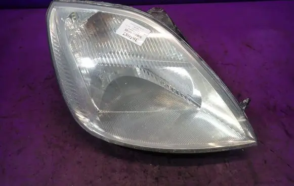 Ford Fiesta Headlight/headlamp 