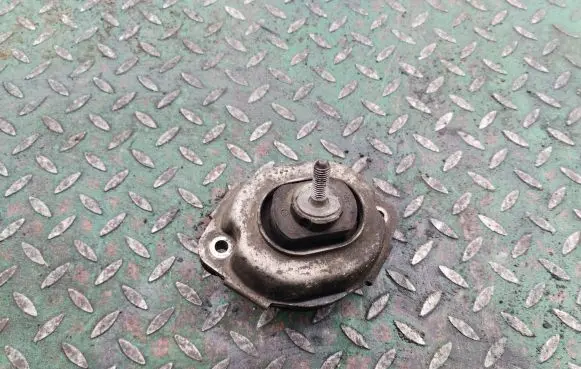 BMW X5 E53 Engine mount bracket 6758444 02052005