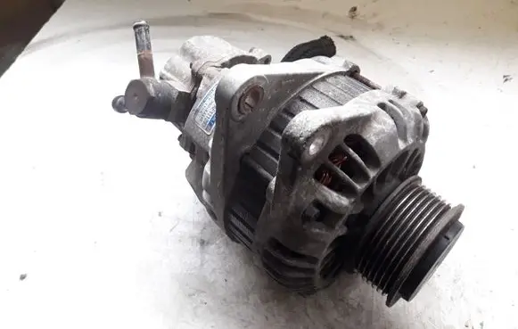 KIA Sorento Generator/alternator 373004A110