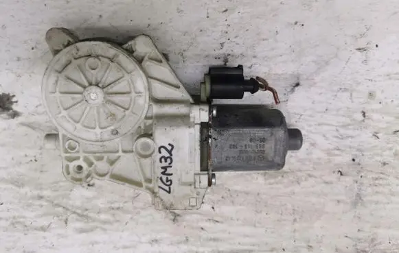 Mercedes-Benz Sprinter W906 Front door window regulator motor A0068205442