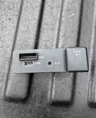 Land Rover Discovery Sport AUX in-socket connector FK7219C166BD 160831B2083X