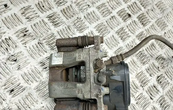 Hyundai i40 Rear brake caliper 8529032 201229