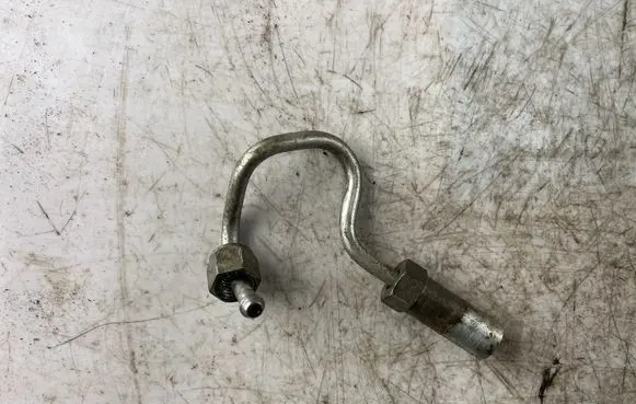 Fuel injector supply line/pipe
