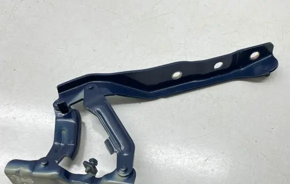 Volkswagen PASSAT B8 Engine bonnet/hood hinges 3G0823301