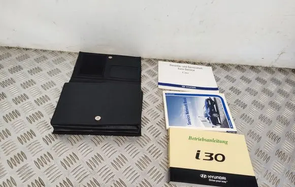Hyundai i30 Owners service history hand book 