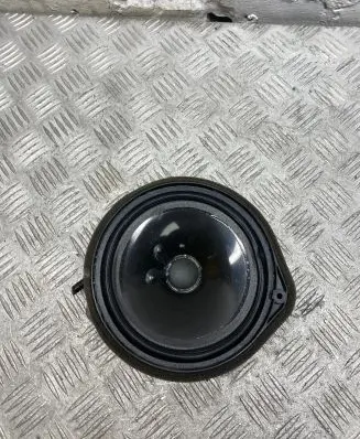 Honda CR-V High frequency speaker in the rear doors 