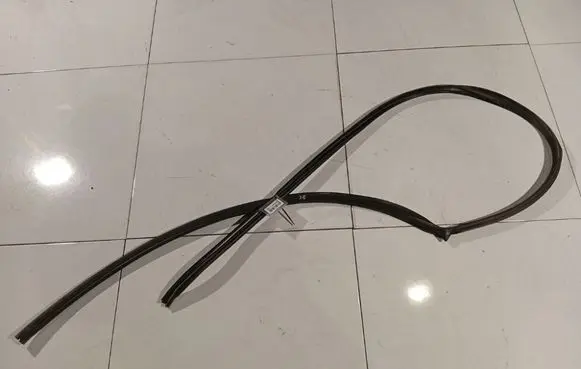 Nissan X-Trail T30 Rubber seal front coupe door