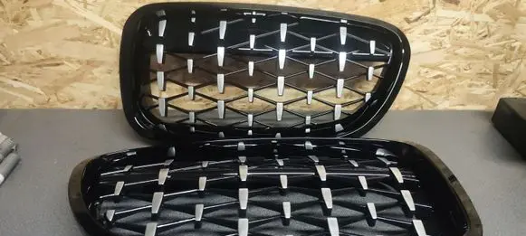 BMW 5 F10 F11 Front bumper upper radiator grill 51137203650