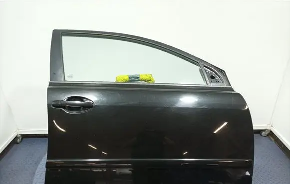 Toyota Avensis Verso Front door