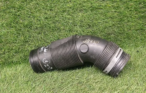 Audi Q7 4L Air intake duct part 7L8129684