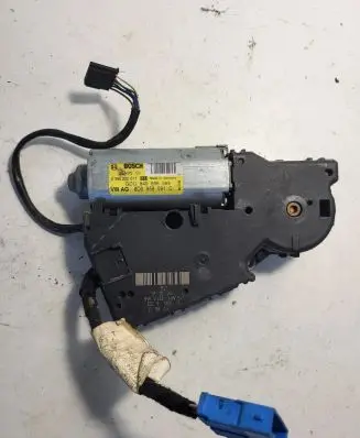 Volkswagen Touareg I Sunroof motor/actuator 8D0959591C 0390200017 849696564