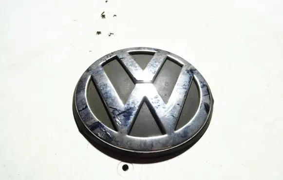 Volkswagen Polo Manufacturers badge/model letters 1J6853630A