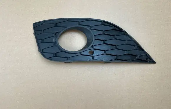 Seat Exeo (3R) Front fog light trim/grill 3R0853666A