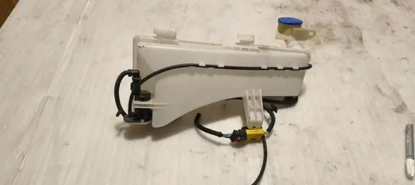 Opel Grandland X Windshield washer fluid reservoir/tank YP00066080