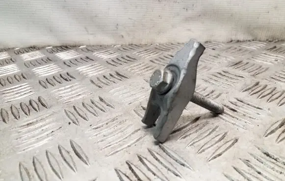 Opel Mokka Fuel Injector clamp holder