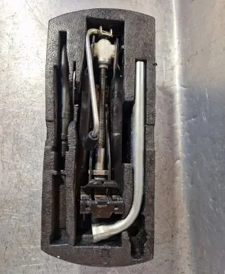 Volkswagen Golf VI Tool box 1J0012115
