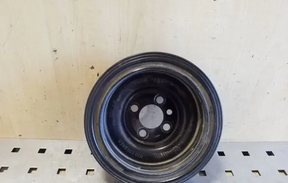 Volkswagen Caddy Crankshaft pulley 038105243M